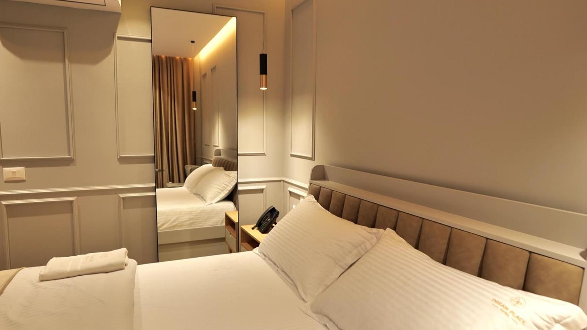 Dream Place Hotel Kamëz エクステリア 写真