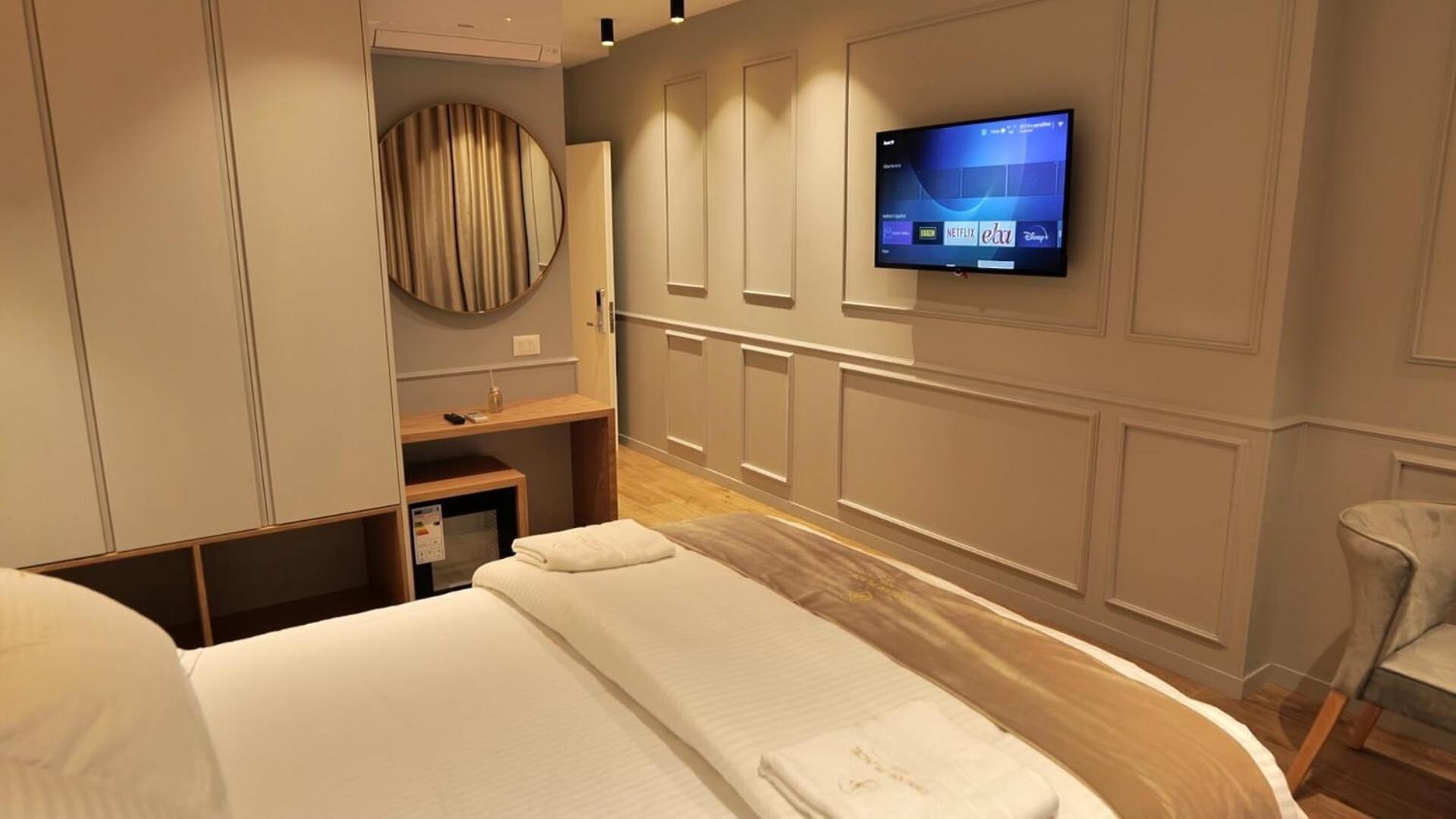 Dream Place Hotel Kamëz エクステリア 写真