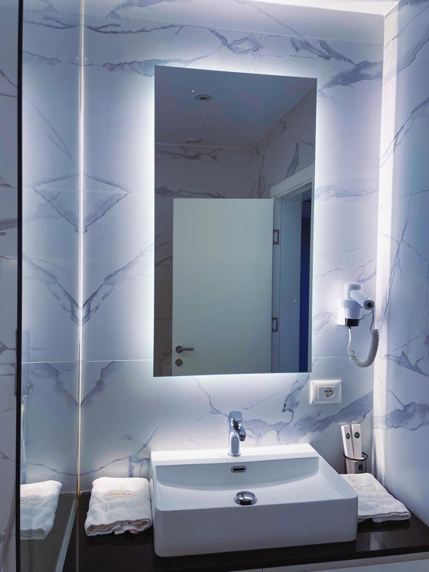 Dream Place Hotel Kamëz エクステリア 写真