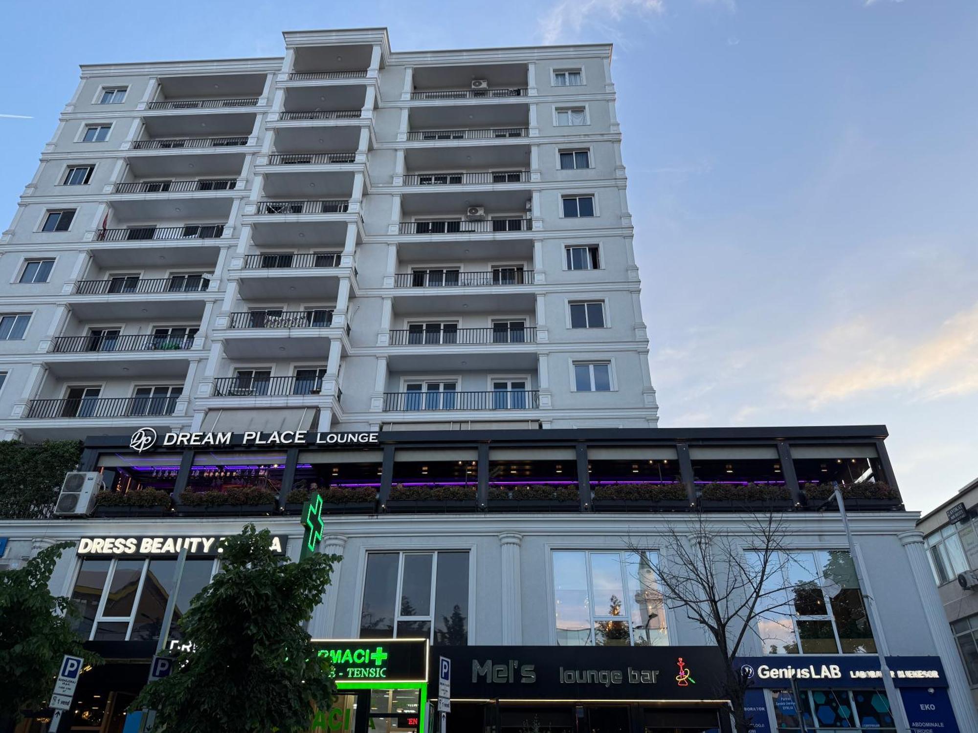 Dream Place Hotel Kamëz エクステリア 写真